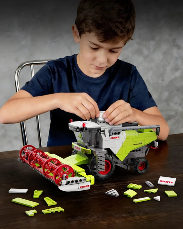 pol_pl_Klocki-konstrukcyjne-CaDA-Kombajn-Claas-Dominator-370-384-elementy-41700_7.jpg